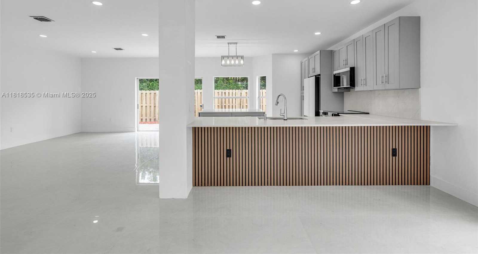 Small Image of 11244 NORTH WEST 58TH TER, Doral Number 4