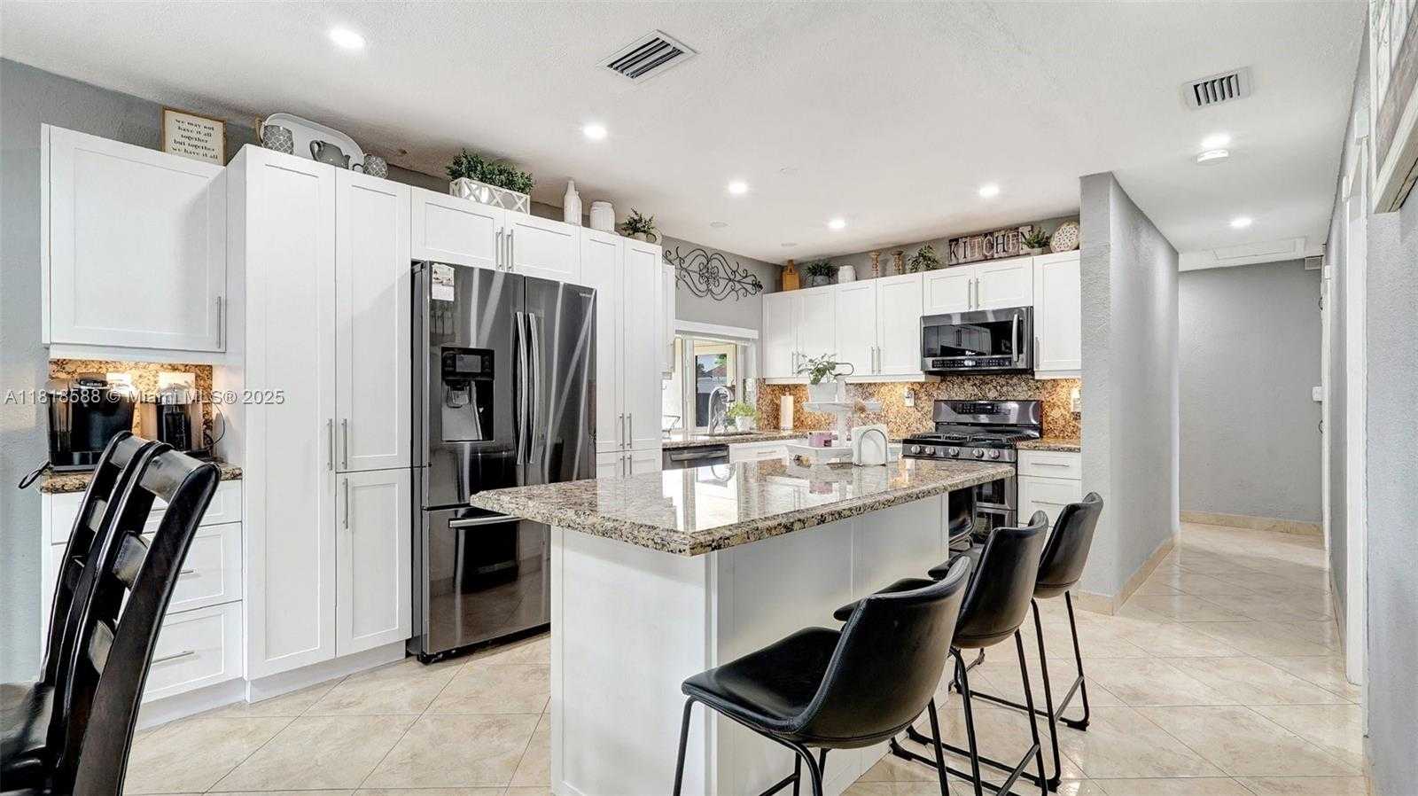 Small Image of 8540 NORTH WEST 182ND ST, Hialeah Number 12