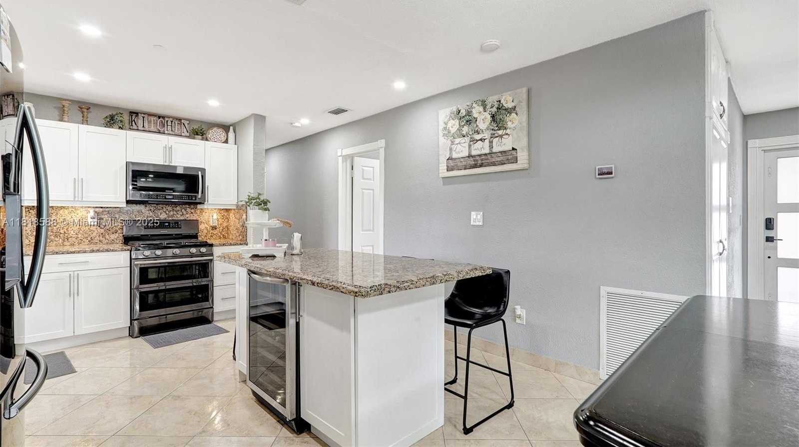 Small Image of 8540 NORTH WEST 182ND ST, Hialeah Number 13