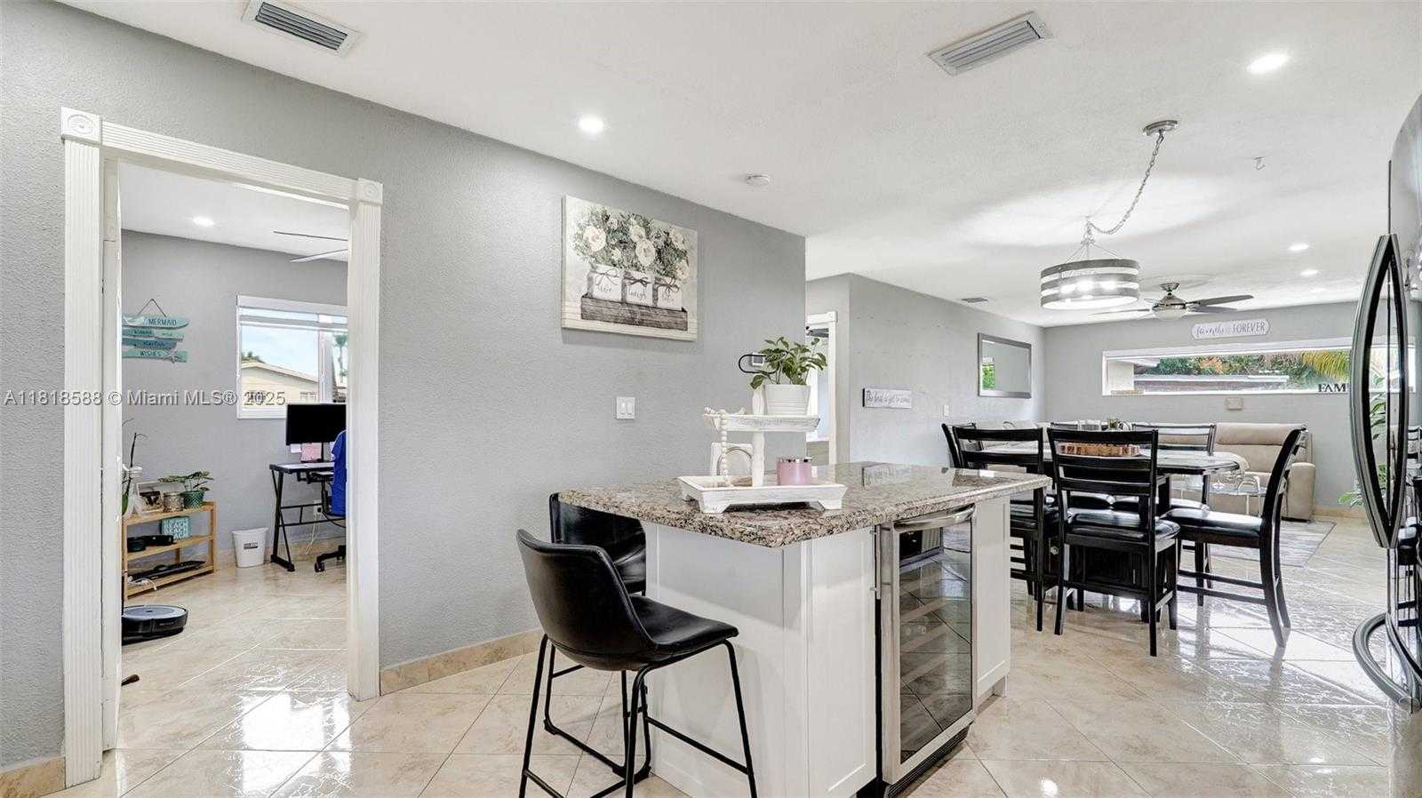 Small Image of 8540 NORTH WEST 182ND ST, Hialeah Number 14