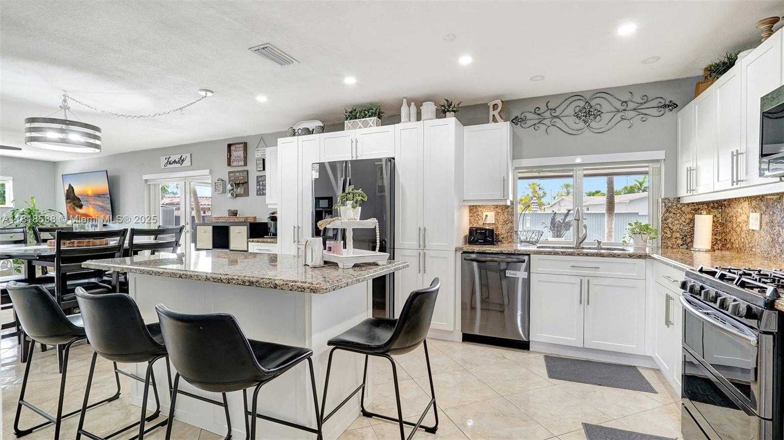 Small Image of 8540 NORTH WEST 182ND ST, Hialeah Number 16