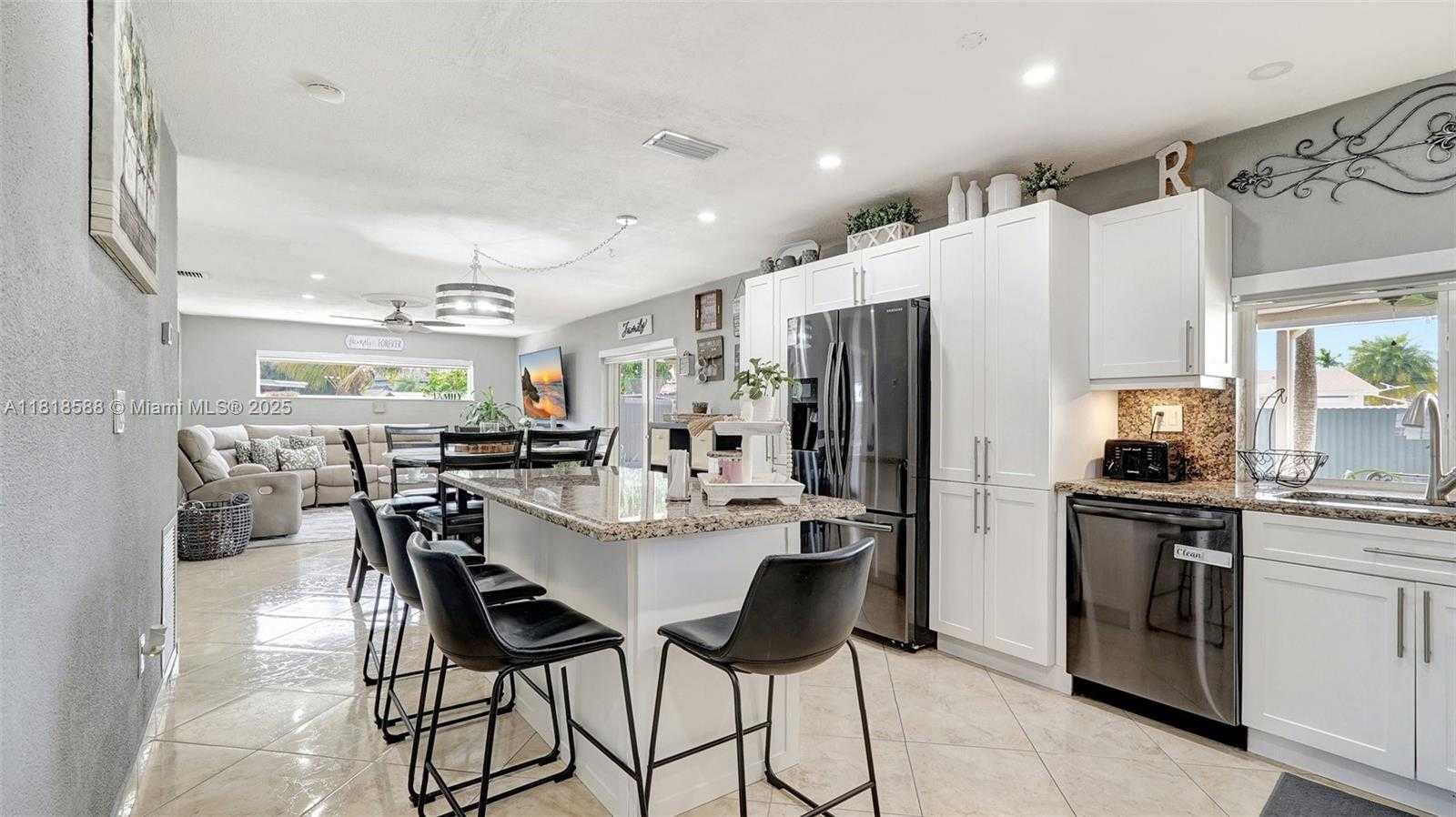 Small Image of 8540 NORTH WEST 182ND ST, Hialeah Number 17