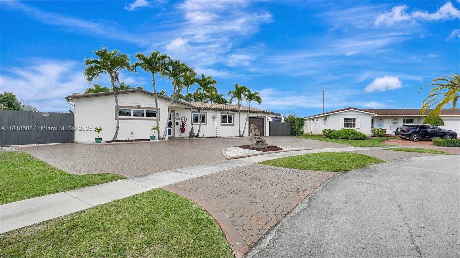 Small Image of 8540 NORTH WEST 182ND ST, Hialeah Number 2