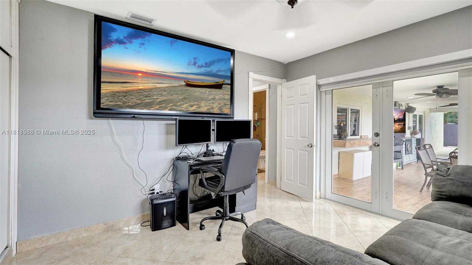 Small Image of 8540 NORTH WEST 182ND ST, Hialeah Number 24