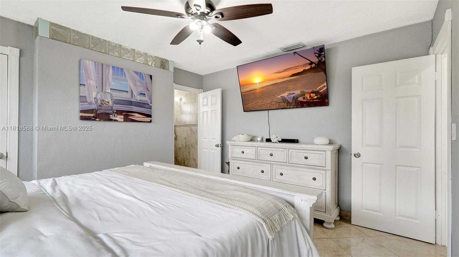 Small Image of 8540 NORTH WEST 182ND ST, Hialeah Number 27