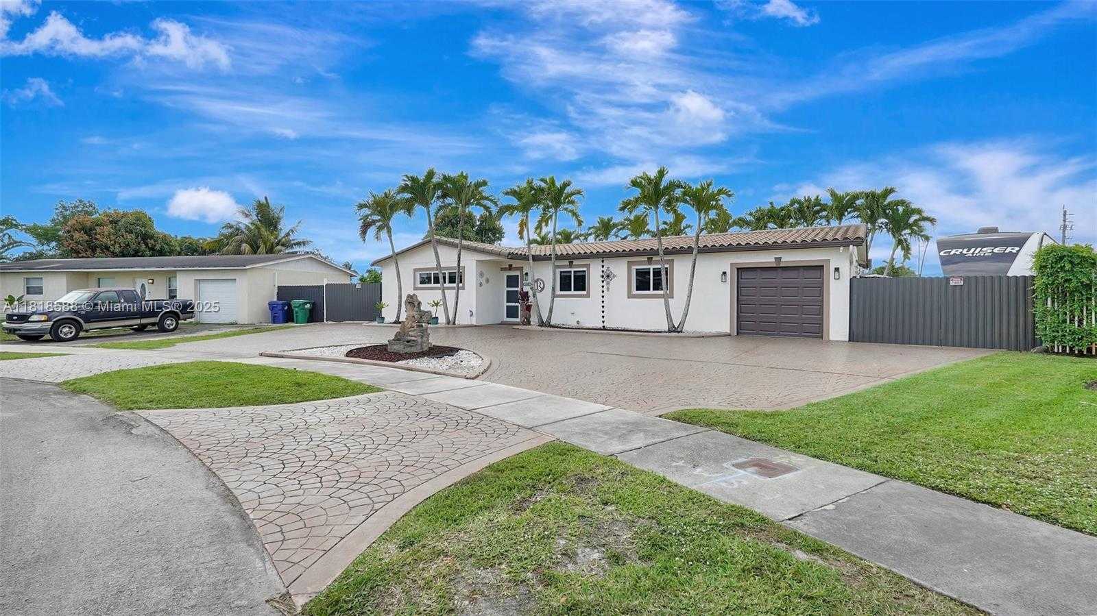 Small Image of 8540 NORTH WEST 182ND ST, Hialeah Number 3