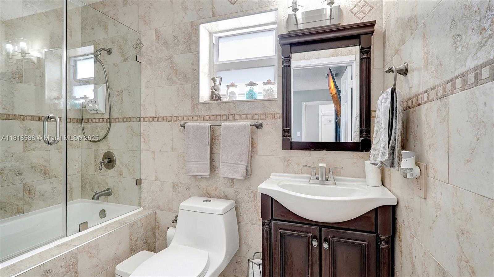 Small Image of 8540 NORTH WEST 182ND ST, Hialeah Number 30