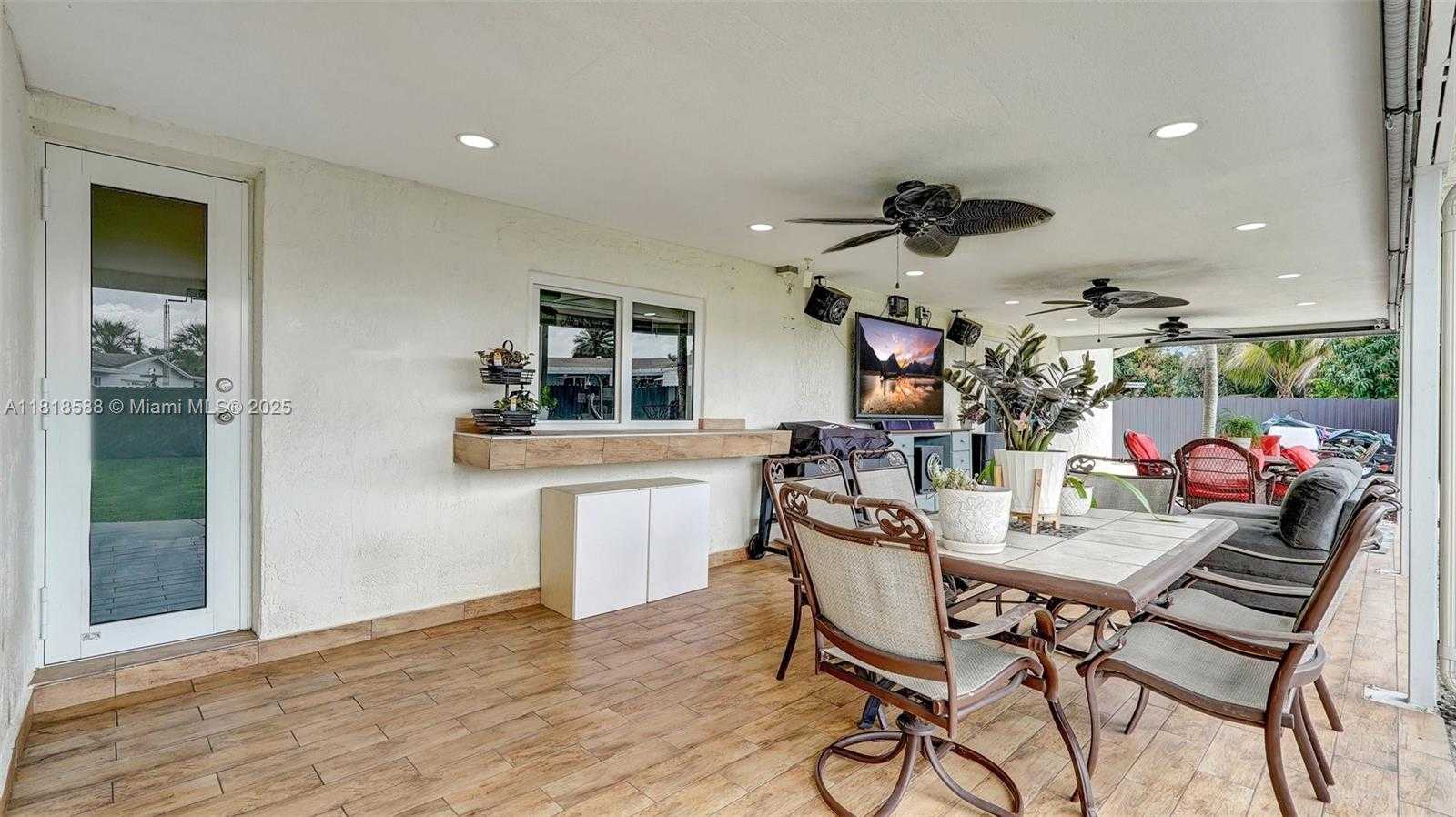 Small Image of 8540 NORTH WEST 182ND ST, Hialeah Number 34