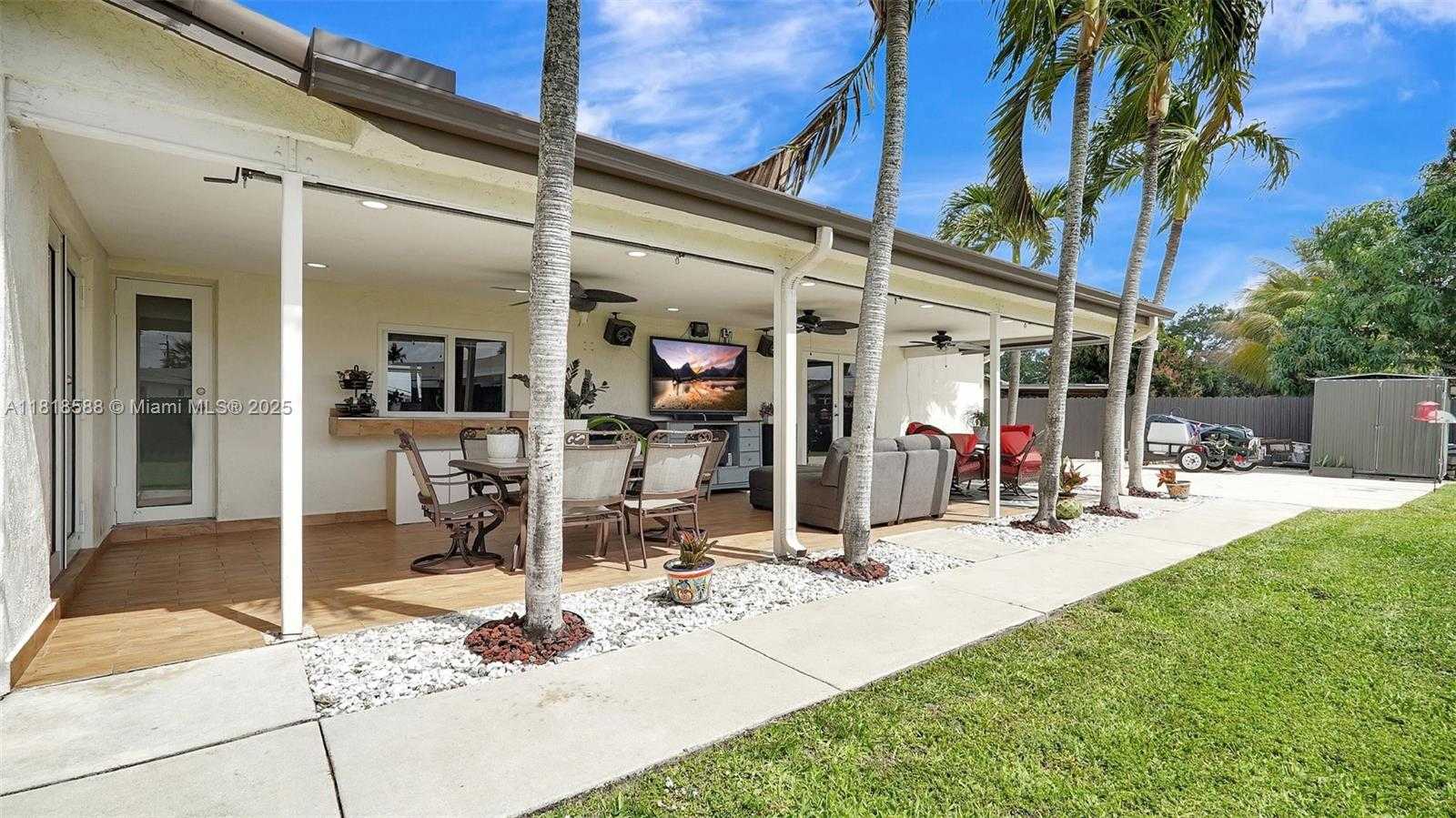 Small Image of 8540 NORTH WEST 182ND ST, Hialeah Number 38