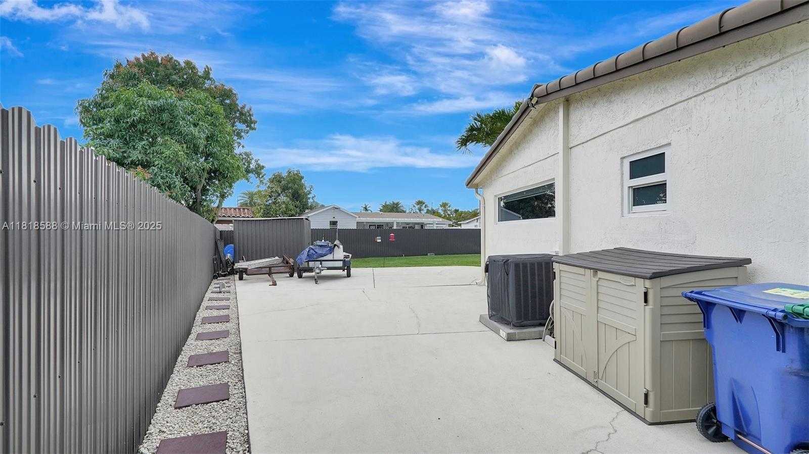 Small Image of 8540 NORTH WEST 182ND ST, Hialeah Number 39