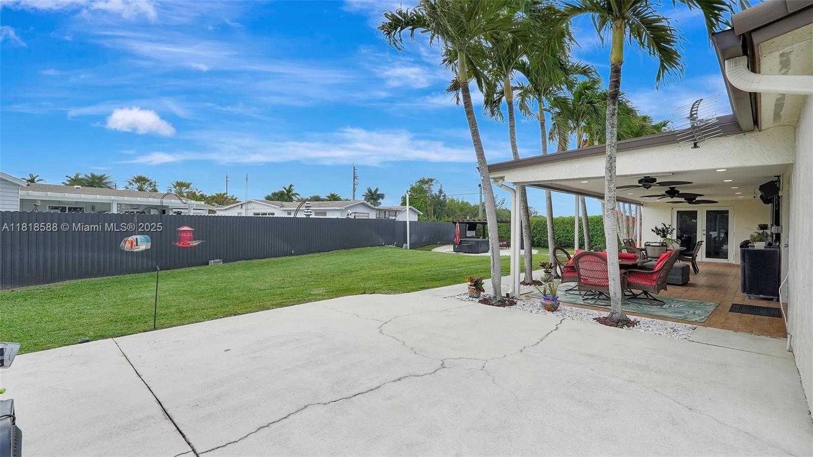 Small Image of 8540 NORTH WEST 182ND ST, Hialeah Number 41