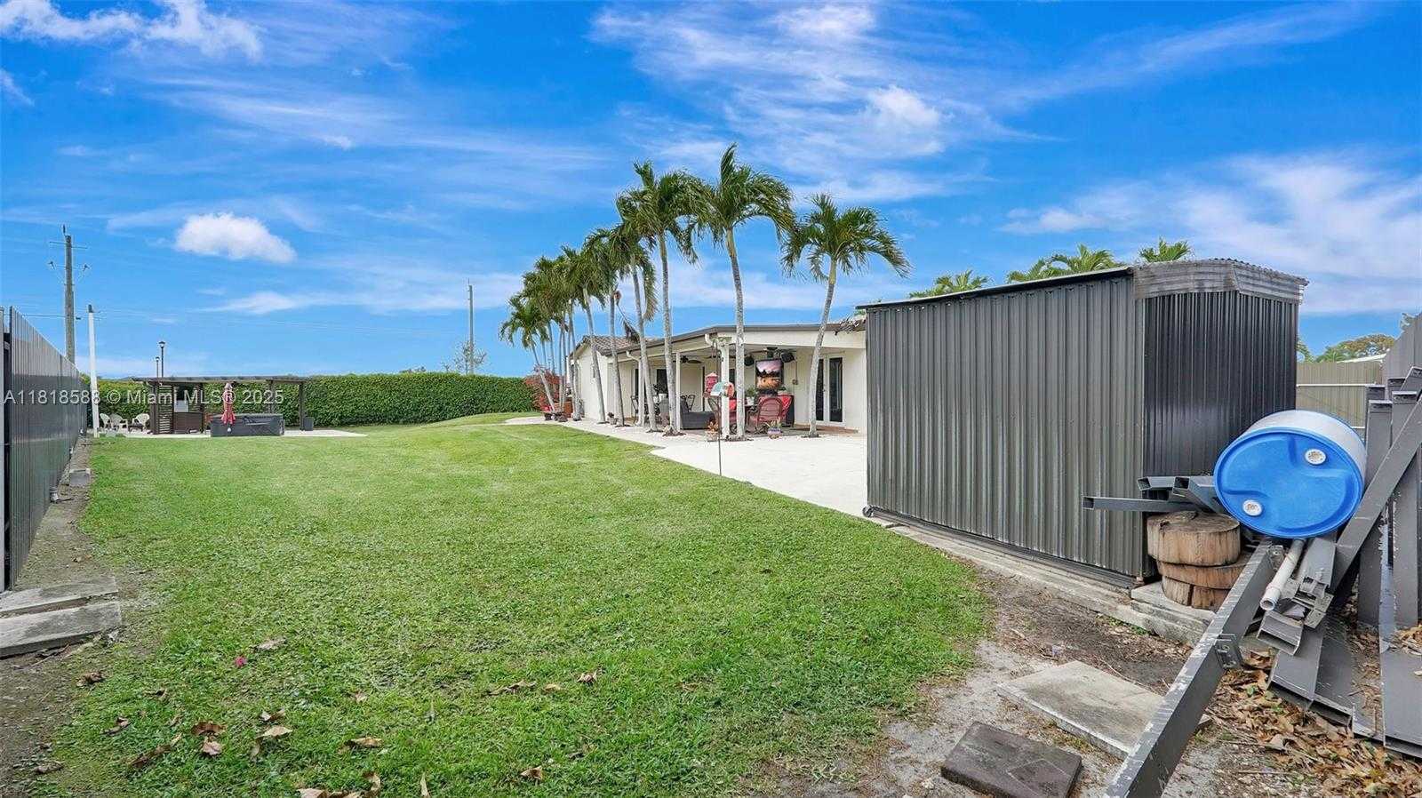 Small Image of 8540 NORTH WEST 182ND ST, Hialeah Number 42