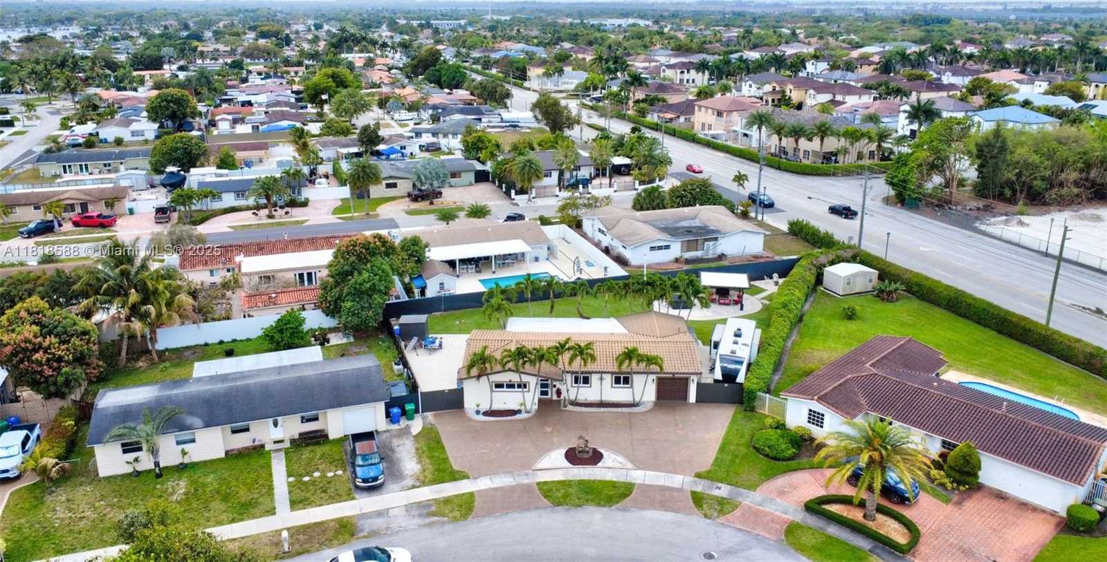 Small Image of 8540 NORTH WEST 182ND ST, Hialeah Number 54