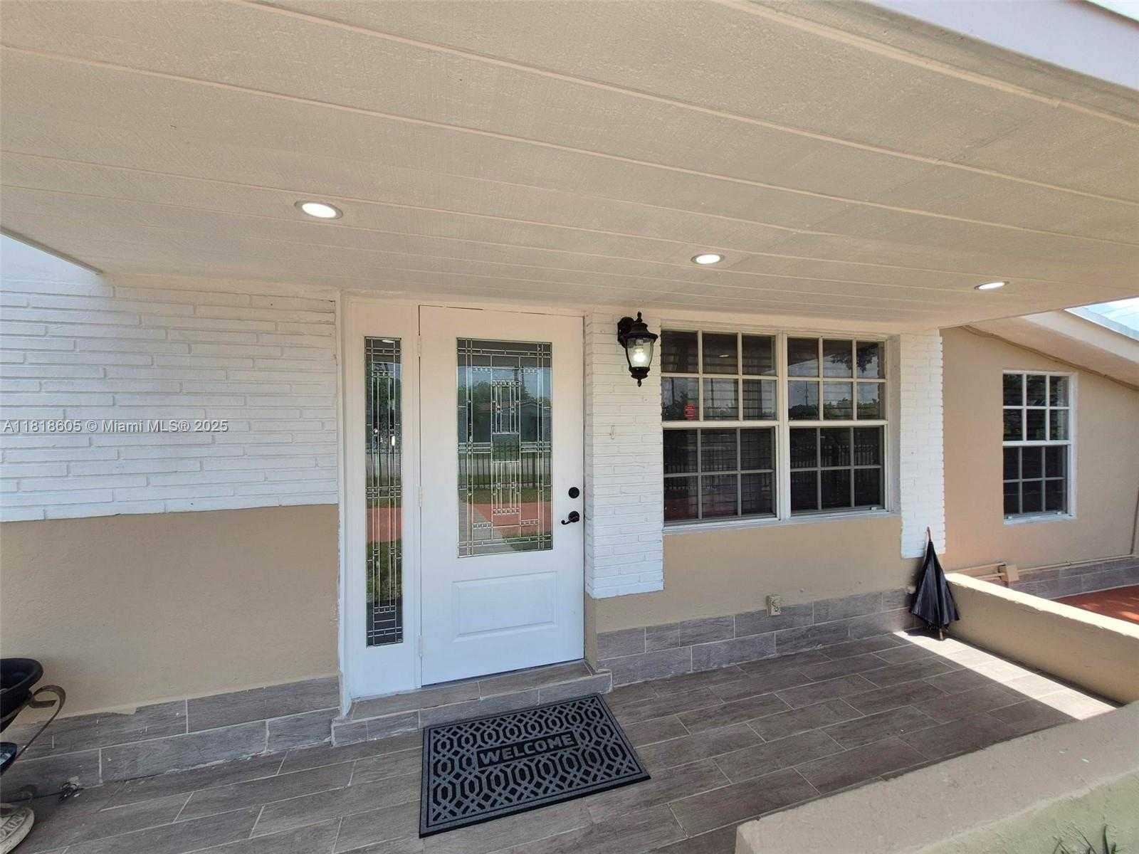 Small Image of 5930 NORTH FARRAGUT DR, Hollywood Number 11