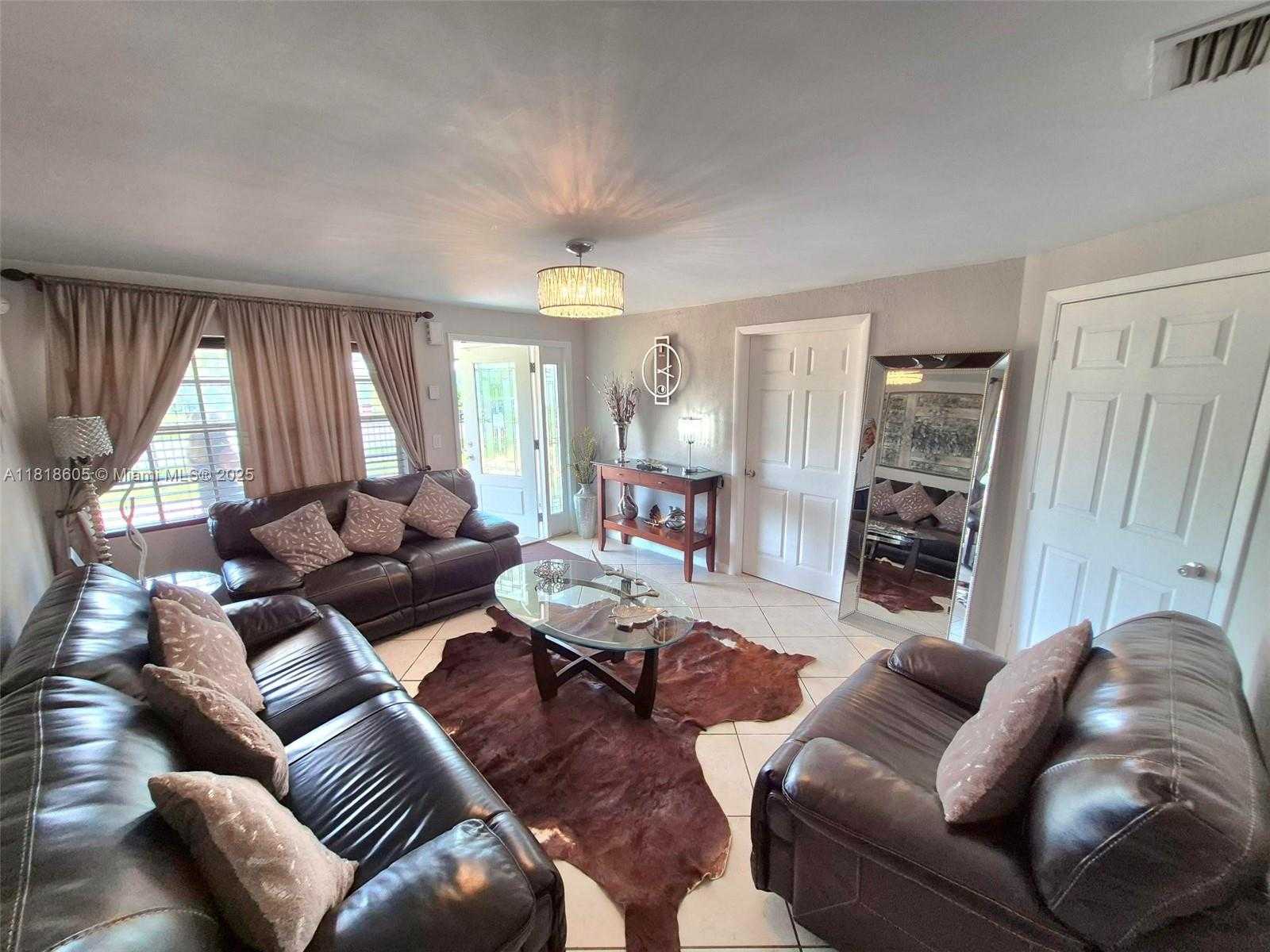 Small Image of 5930 NORTH FARRAGUT DR, Hollywood Number 12