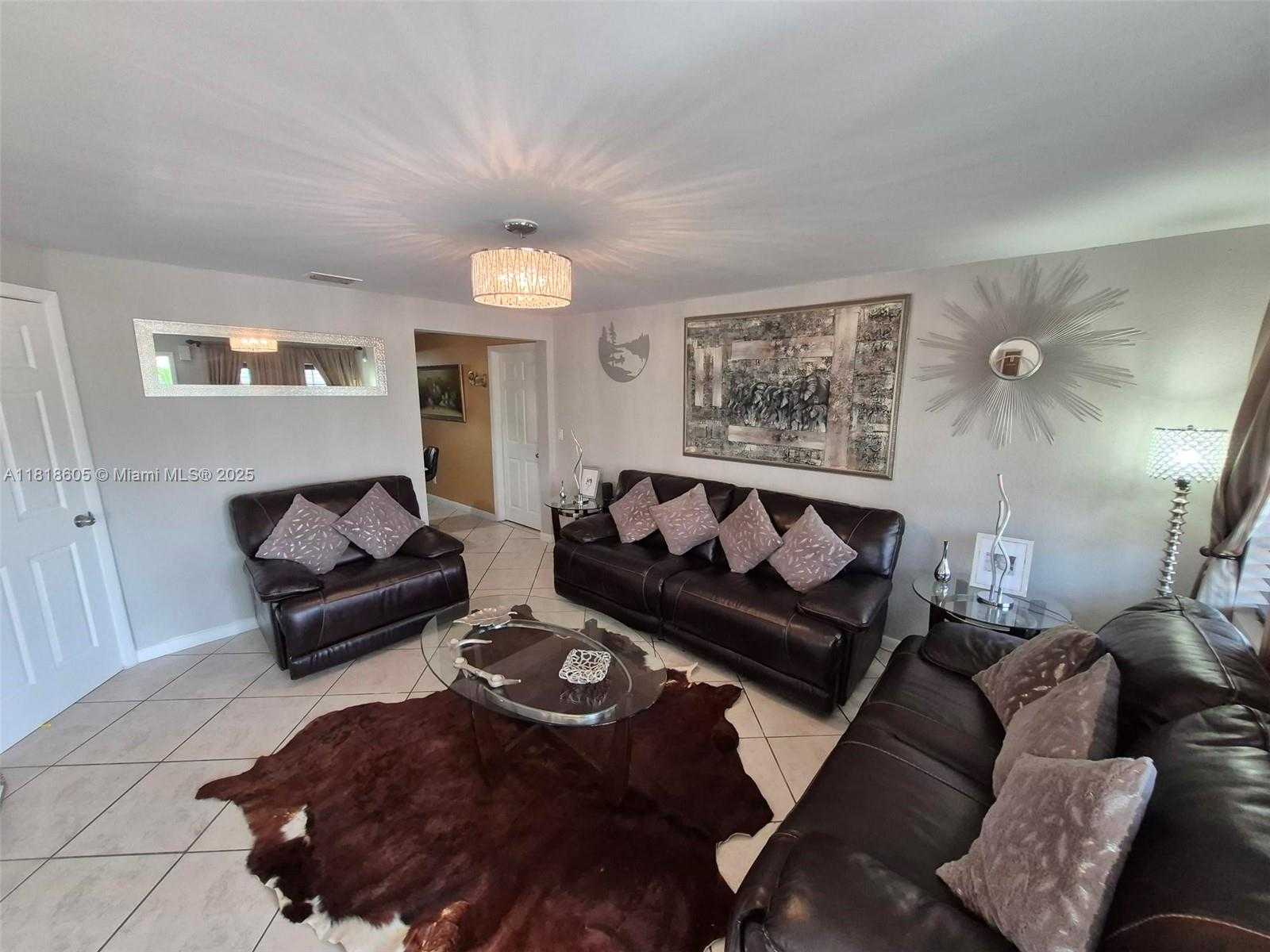 Small Image of 5930 NORTH FARRAGUT DR, Hollywood Number 14
