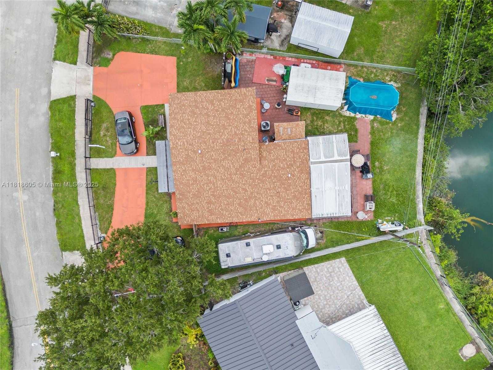 Small Image of 5930 NORTH FARRAGUT DR, Hollywood Number 2