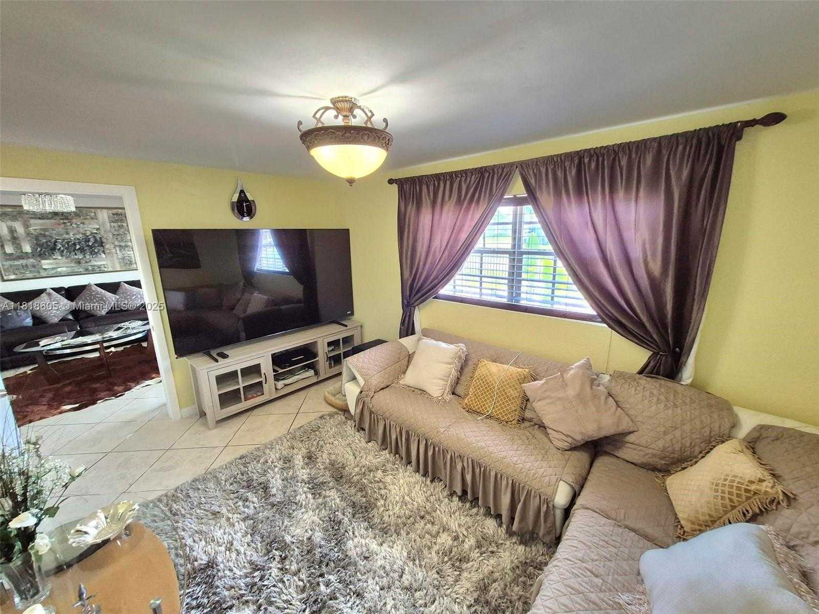 Small Image of 5930 NORTH FARRAGUT DR, Hollywood Number 23