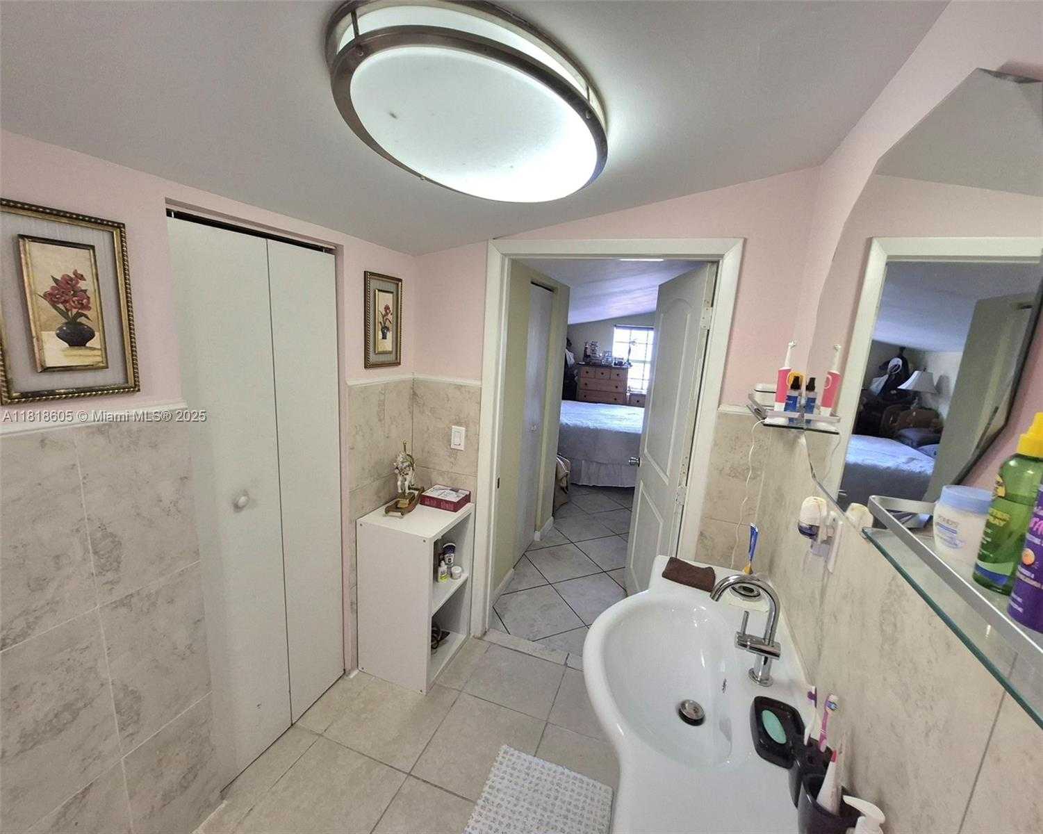 Small Image of 5930 NORTH FARRAGUT DR, Hollywood Number 26