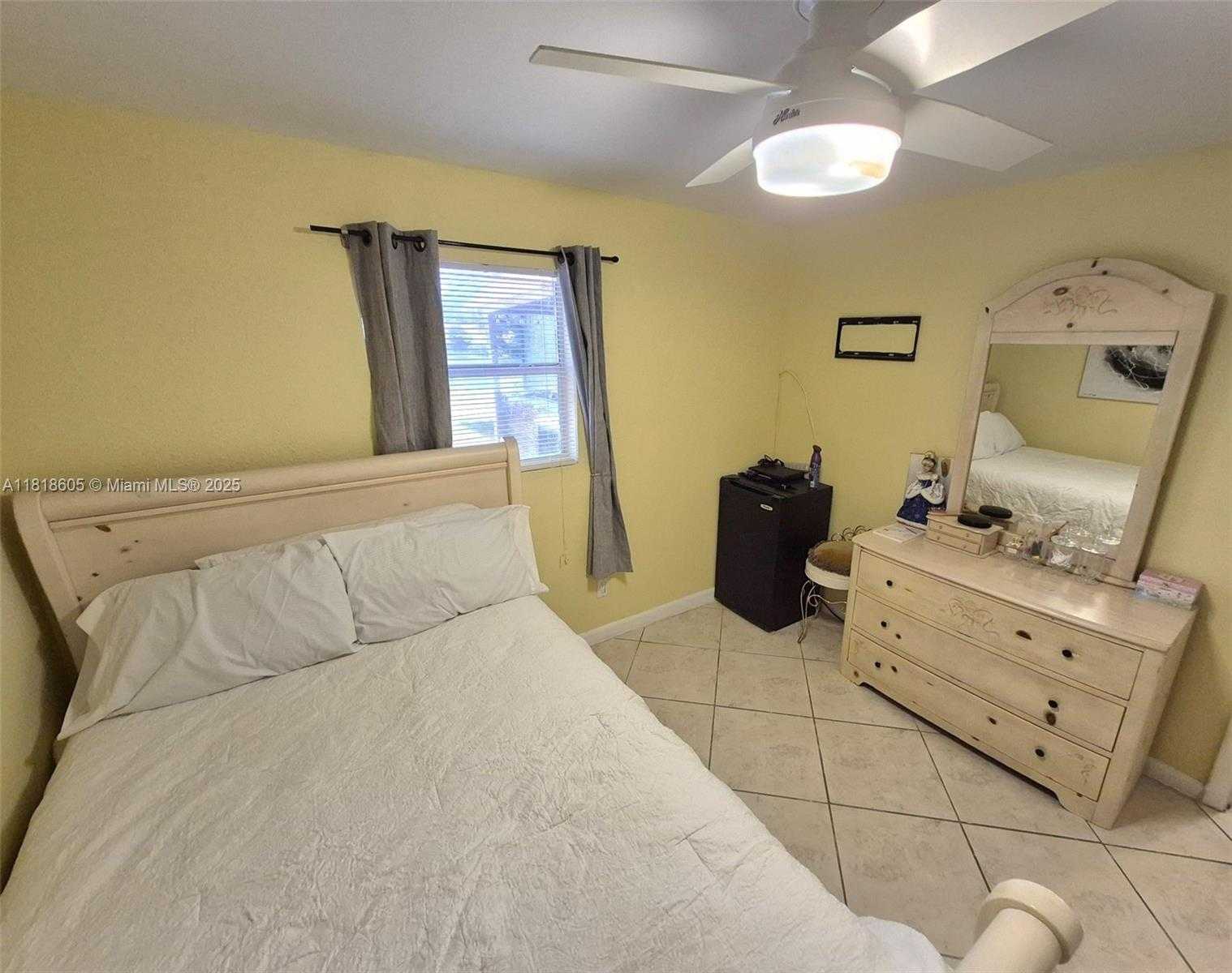 Small Image of 5930 NORTH FARRAGUT DR, Hollywood Number 28