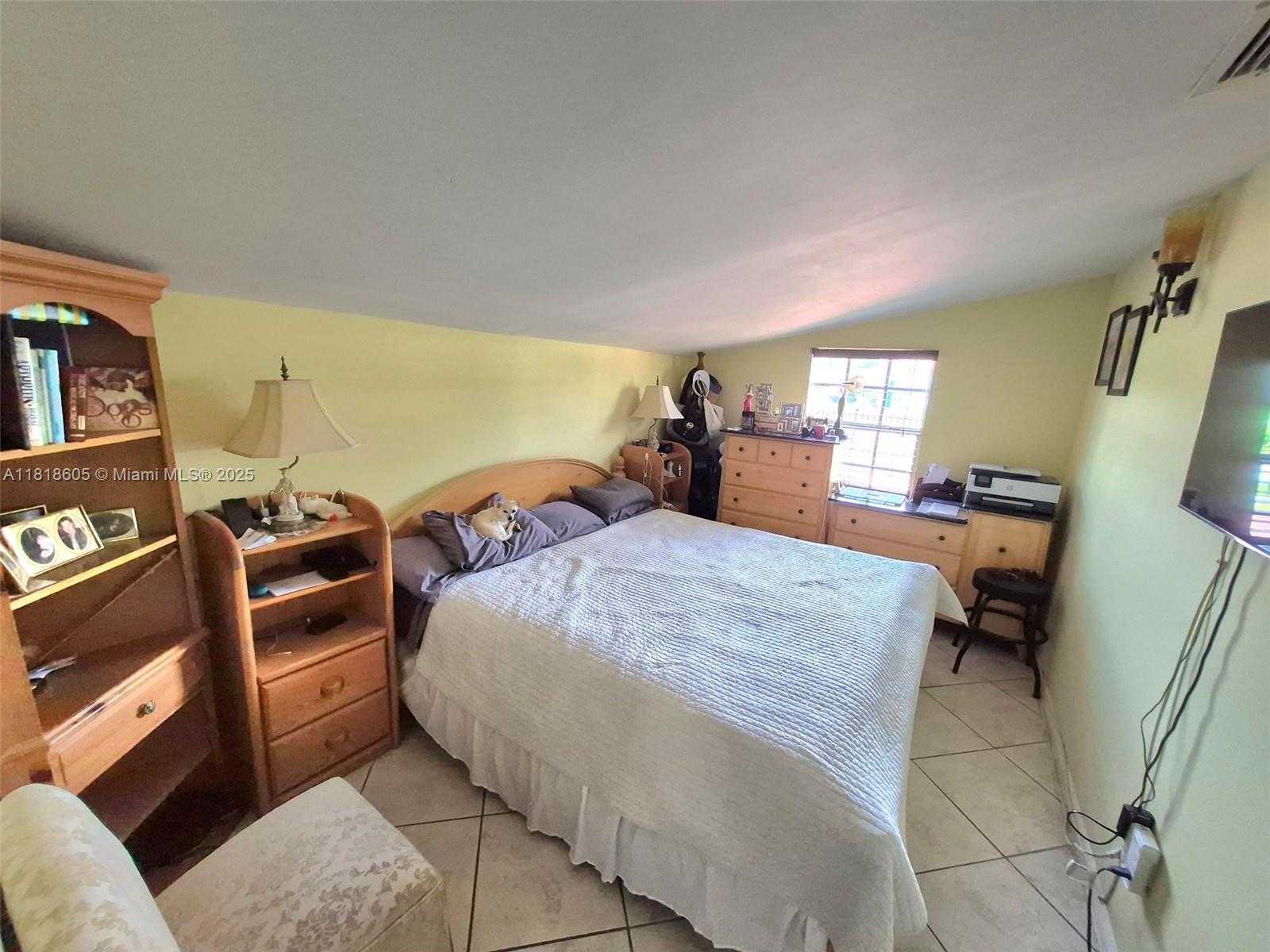 Small Image of 5930 NORTH FARRAGUT DR, Hollywood Number 31