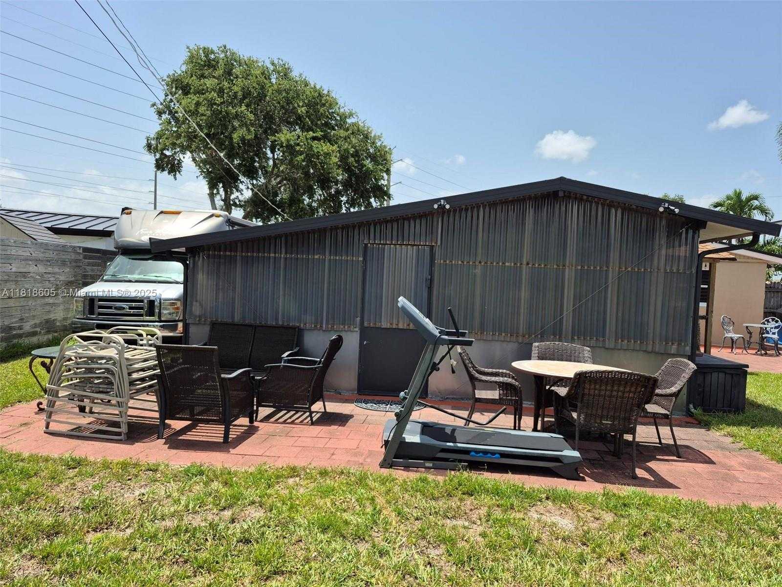 Small Image of 5930 NORTH FARRAGUT DR, Hollywood Number 40