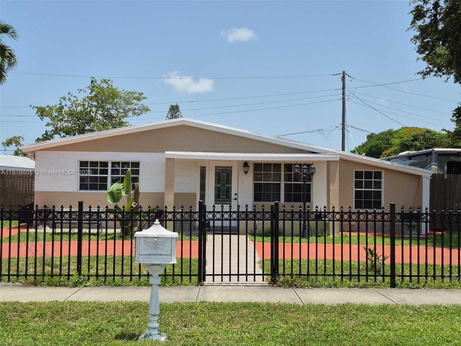Small Image of 5930 NORTH FARRAGUT DR, Hollywood Number 6