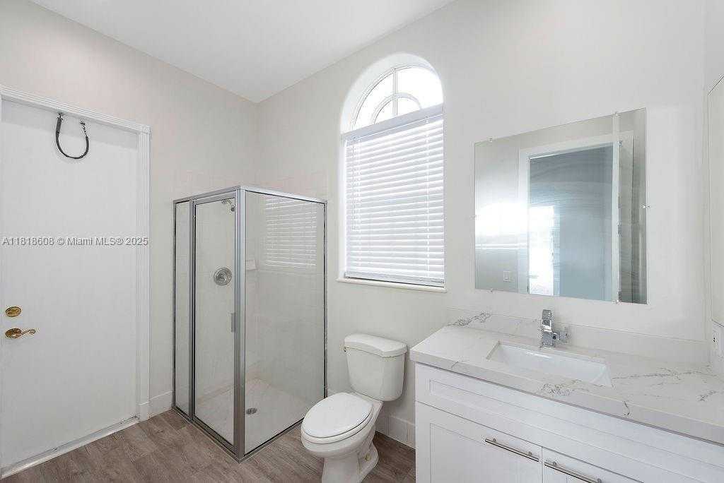 Small Image of 1580 SHORELINE WAY, Hollywood Number 5
