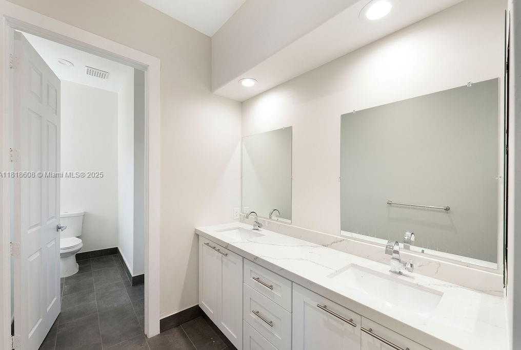 Small Image of 1580 SHORELINE WAY, Hollywood Number 7