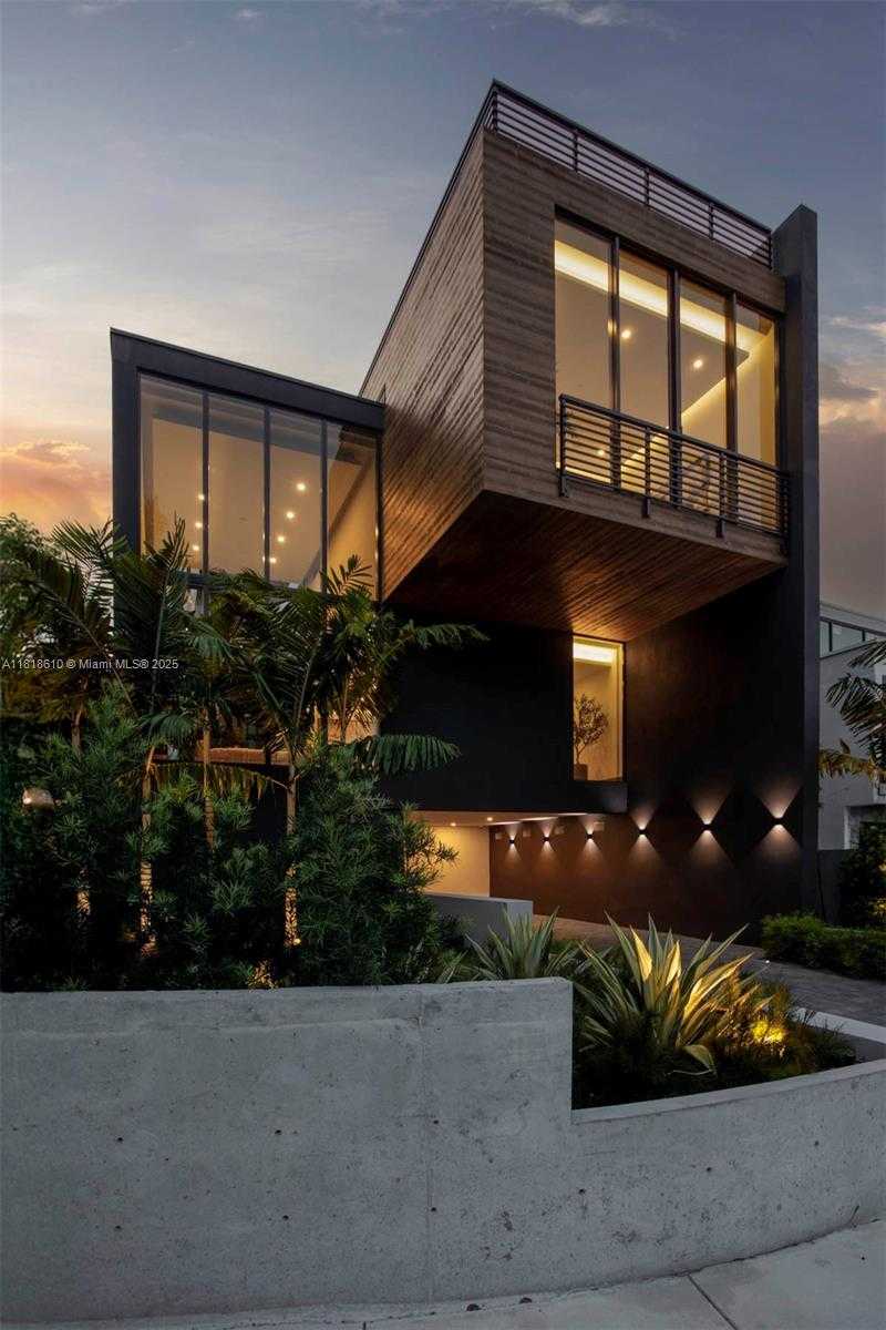 Small Image of 3571 FAIR ISLE ST, Miami Number 21