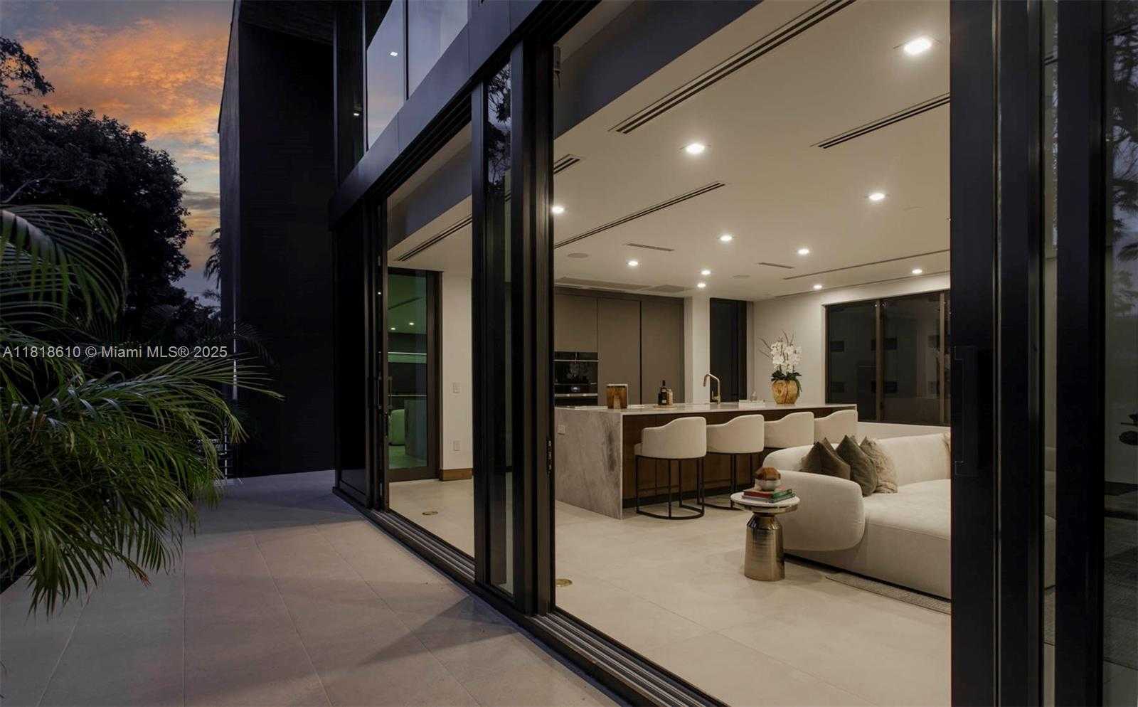 Small Image of 3571 FAIR ISLE ST, Miami Number 3
