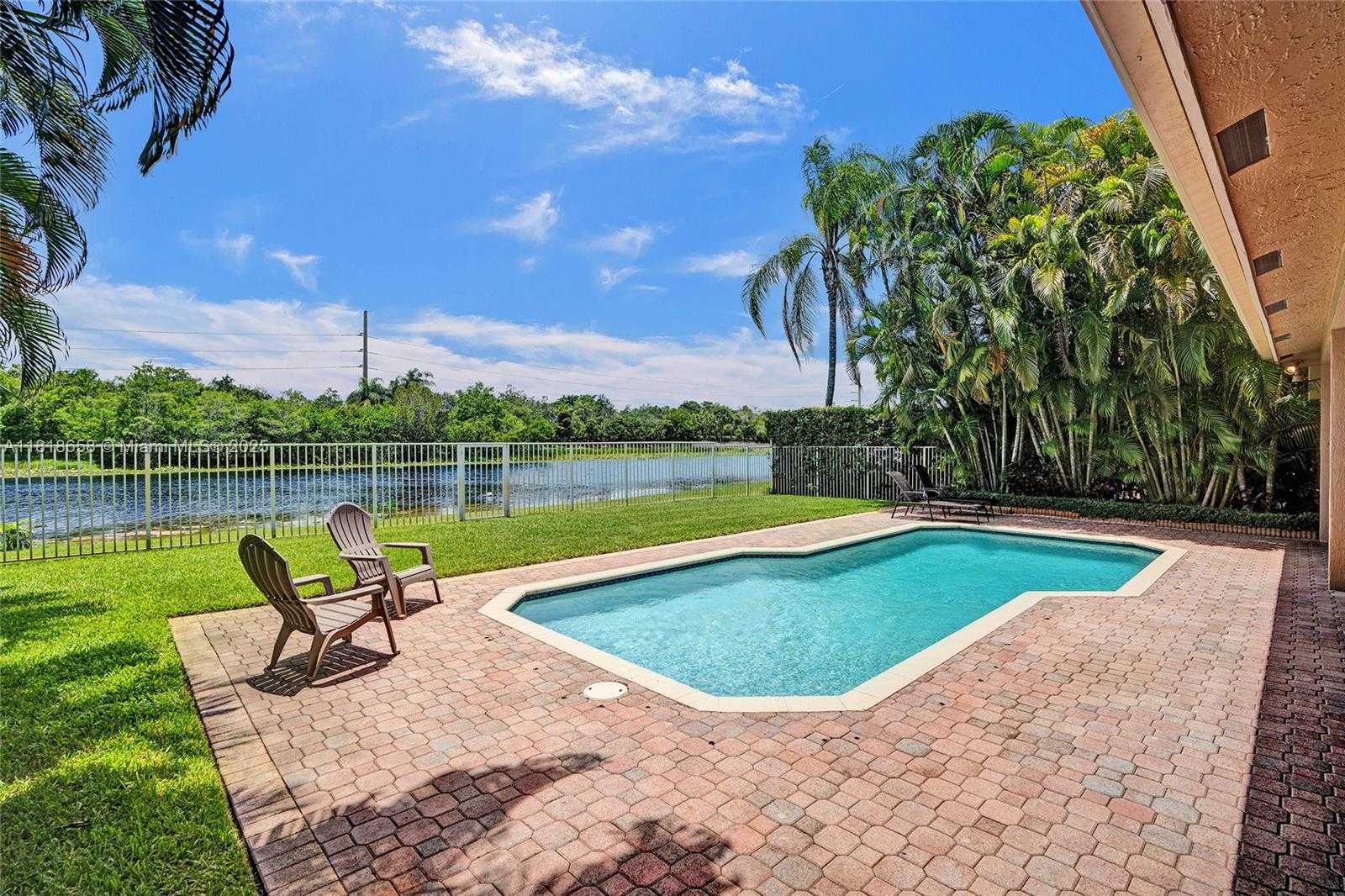 Small Image of 2509 HUNTERS RUN WAY, Weston Number 2