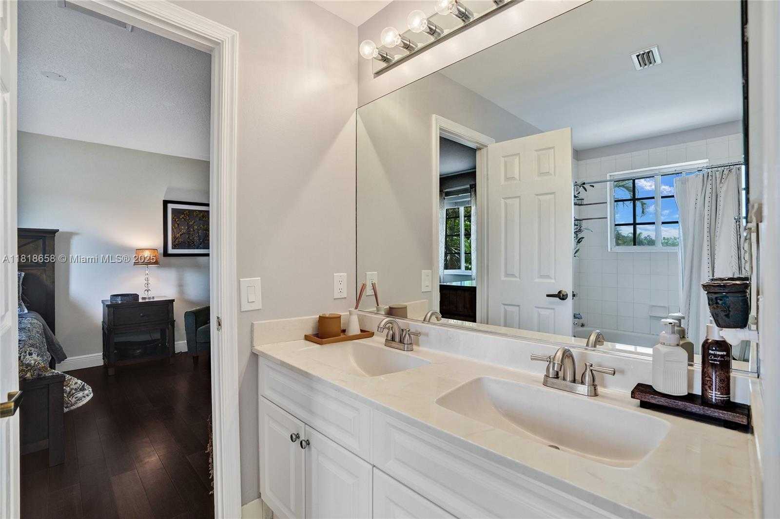 Small Image of 2509 HUNTERS RUN WAY, Weston Number 23