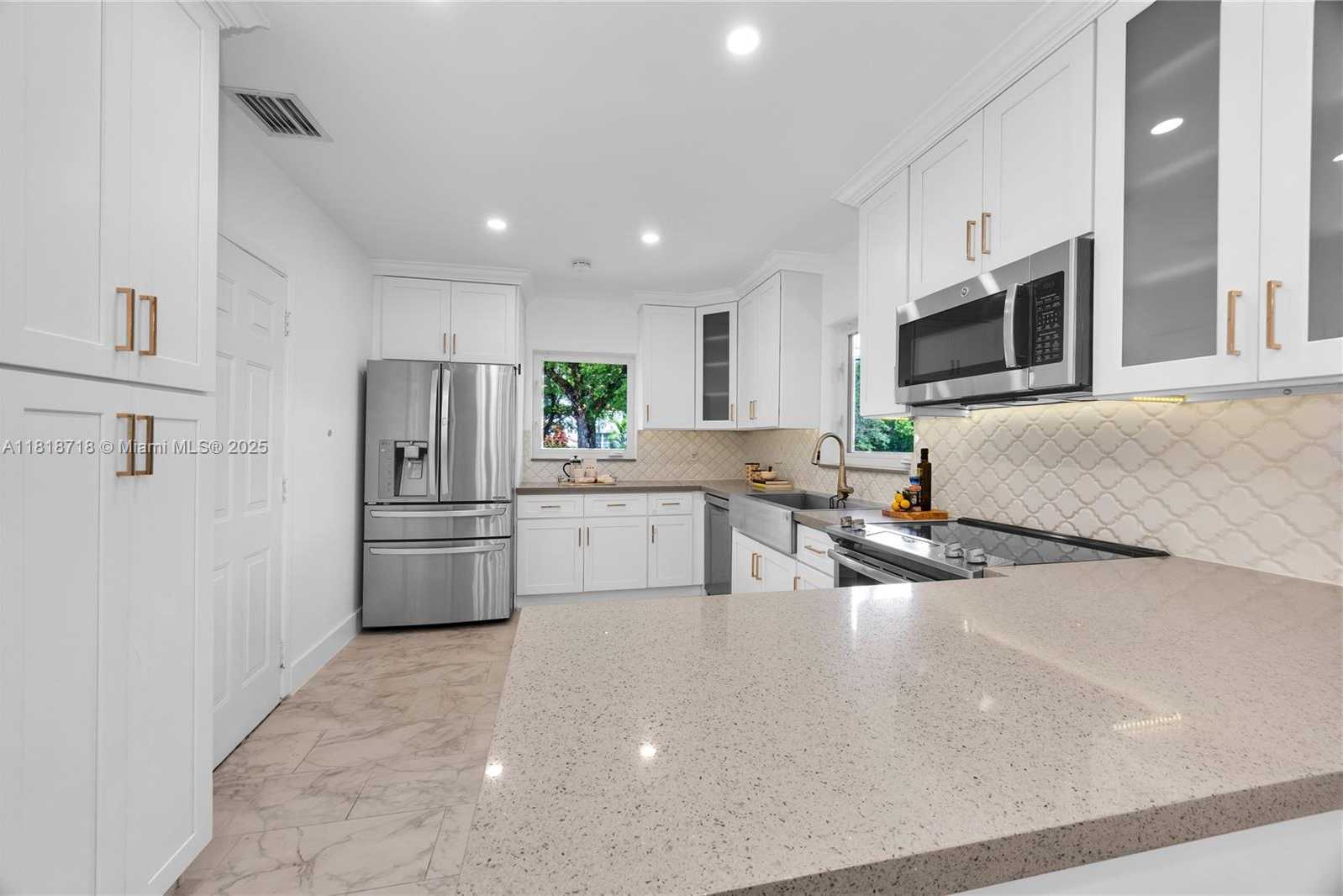 Small Image of 840 ALGERIA AVE, Coral Gables Number 13