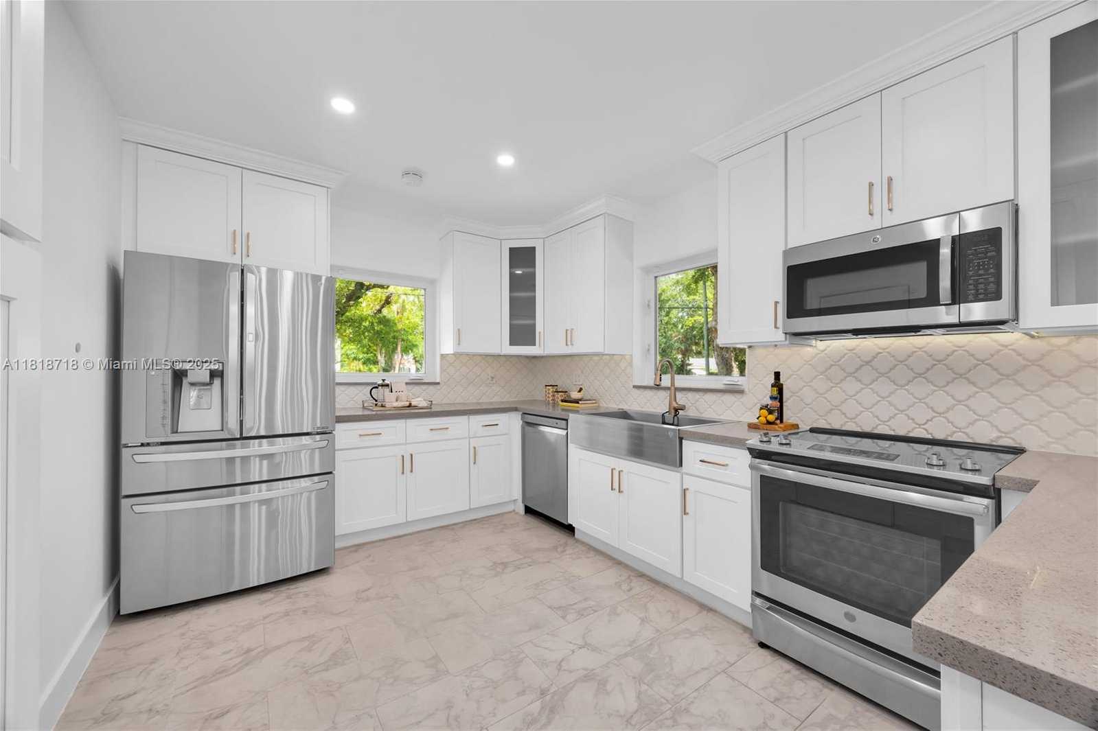 Small Image of 840 ALGERIA AVE, Coral Gables Number 14