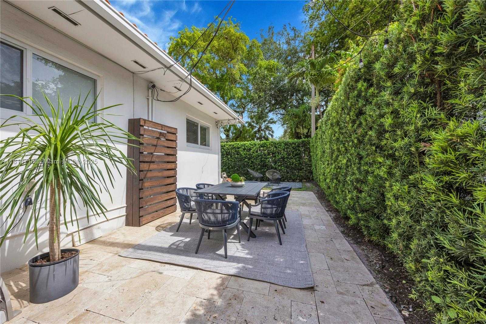 Small Image of 840 ALGERIA AVE, Coral Gables Number 26