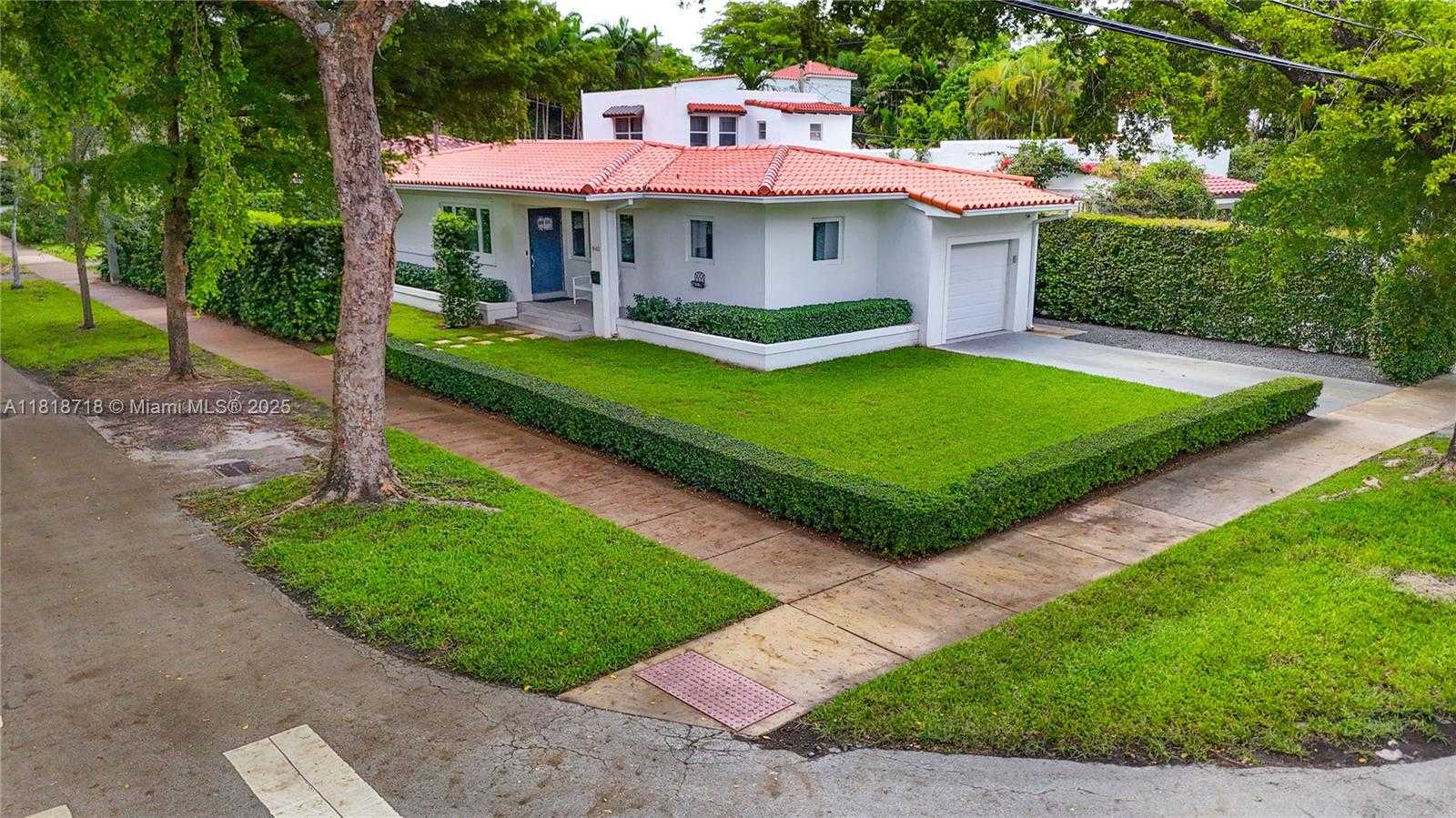 Small Image of 840 ALGERIA AVE, Coral Gables Number 28