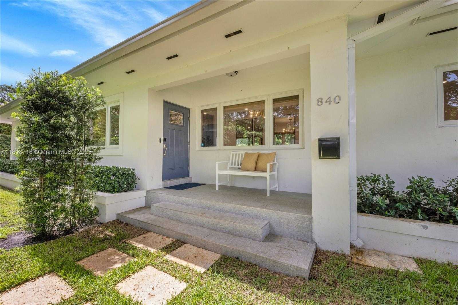 Small Image of 840 ALGERIA AVE, Coral Gables Number 3