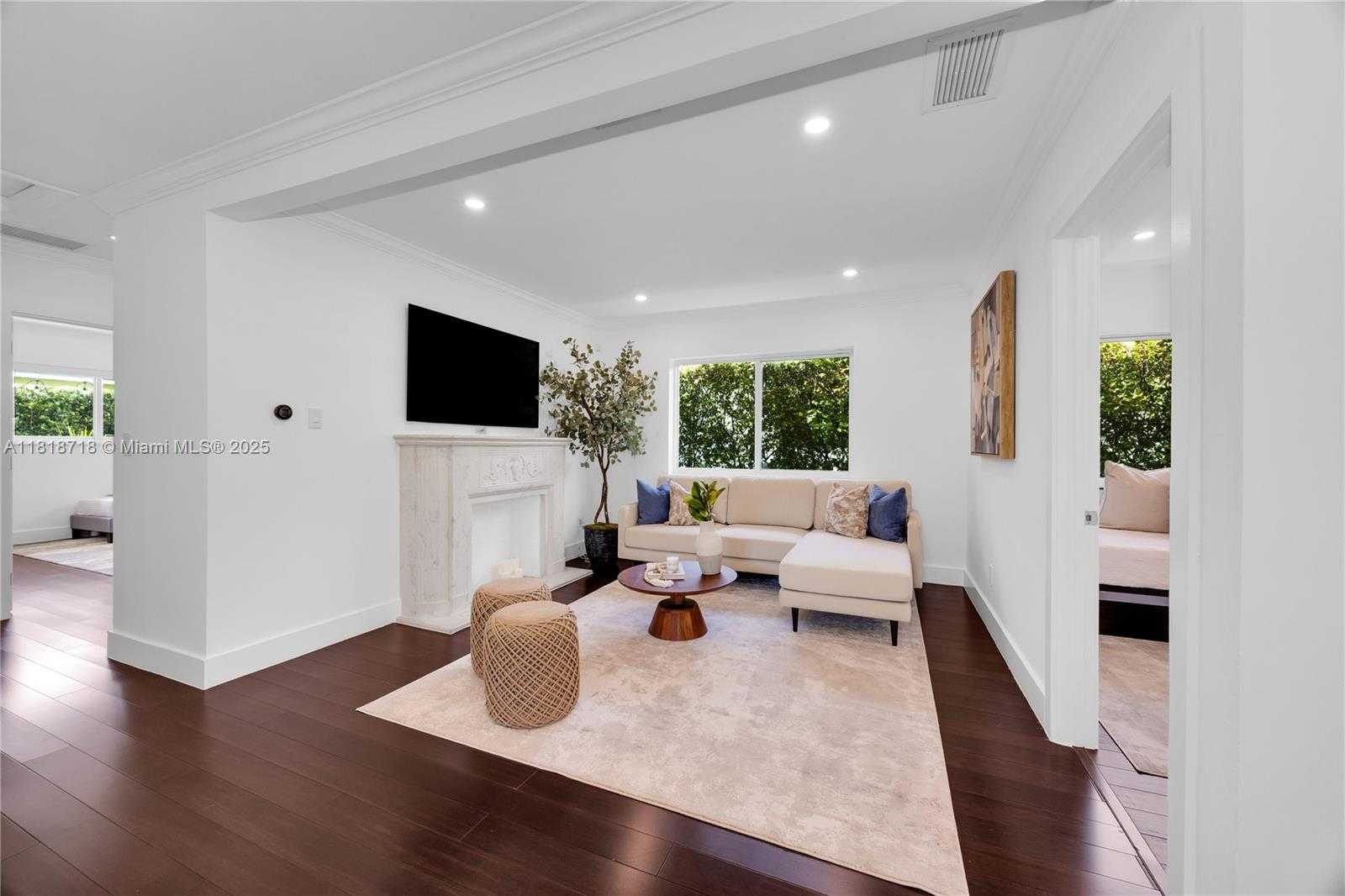 Small Image of 840 ALGERIA AVE, Coral Gables Number 8