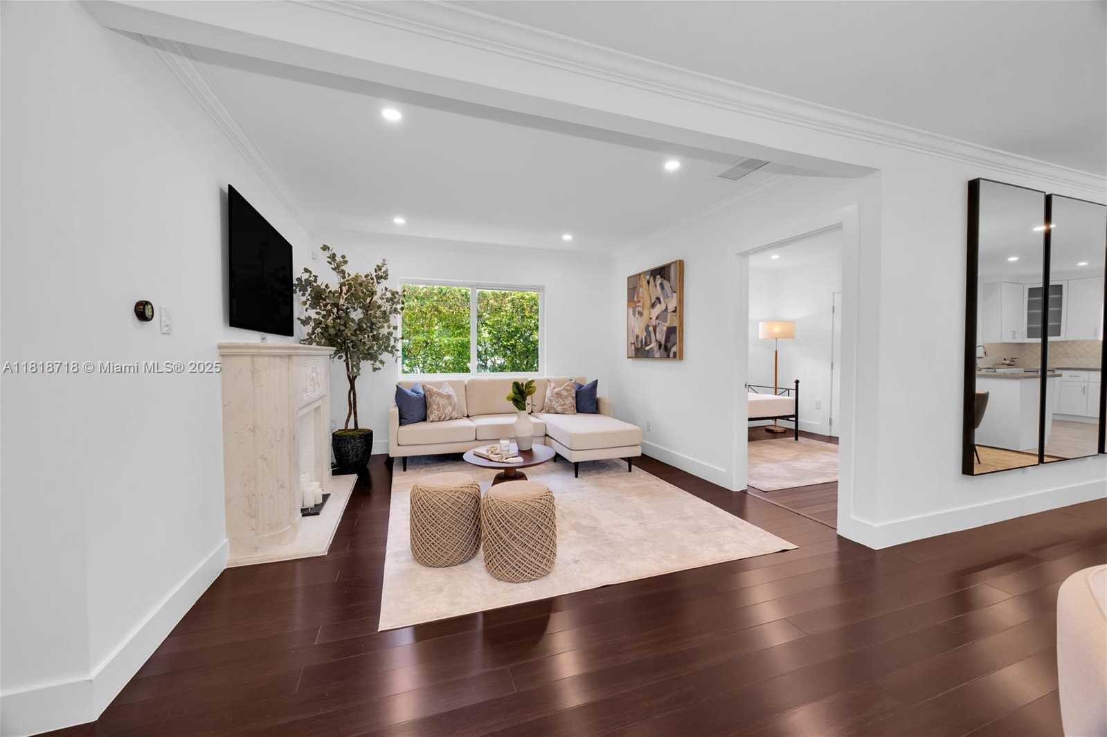 Small Image of 840 ALGERIA AVE, Coral Gables Number 9