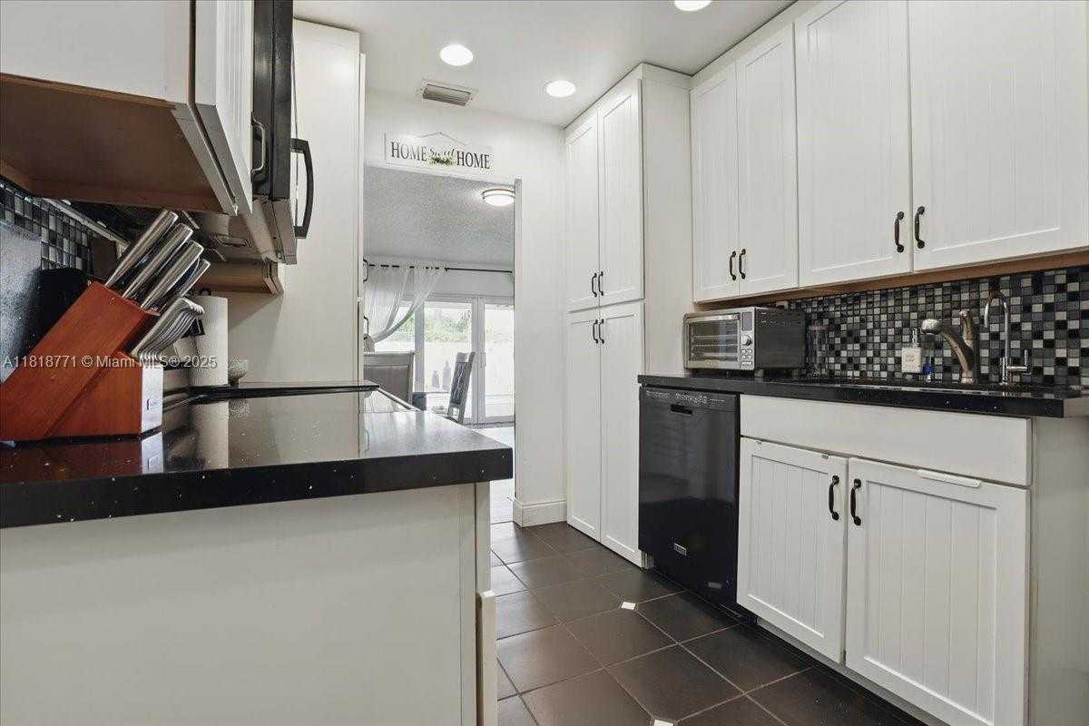 Small Image of 5874 SOUTH WEST 97TH TER, Cooper City Number 13