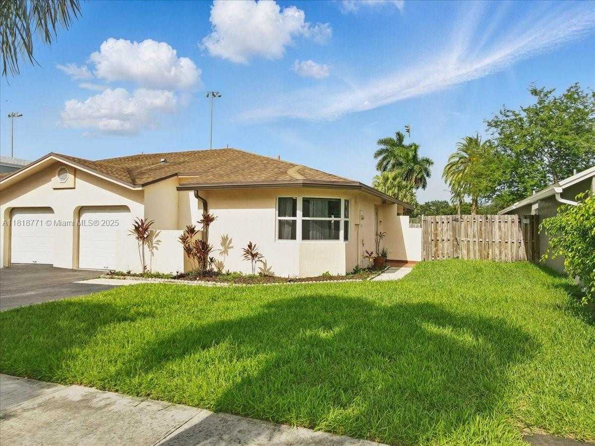Small Image of 5874 SOUTH WEST 97TH TER, Cooper City Number 2