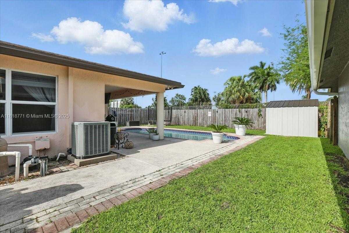 Small Image of 5874 SOUTH WEST 97TH TER, Cooper City Number 23