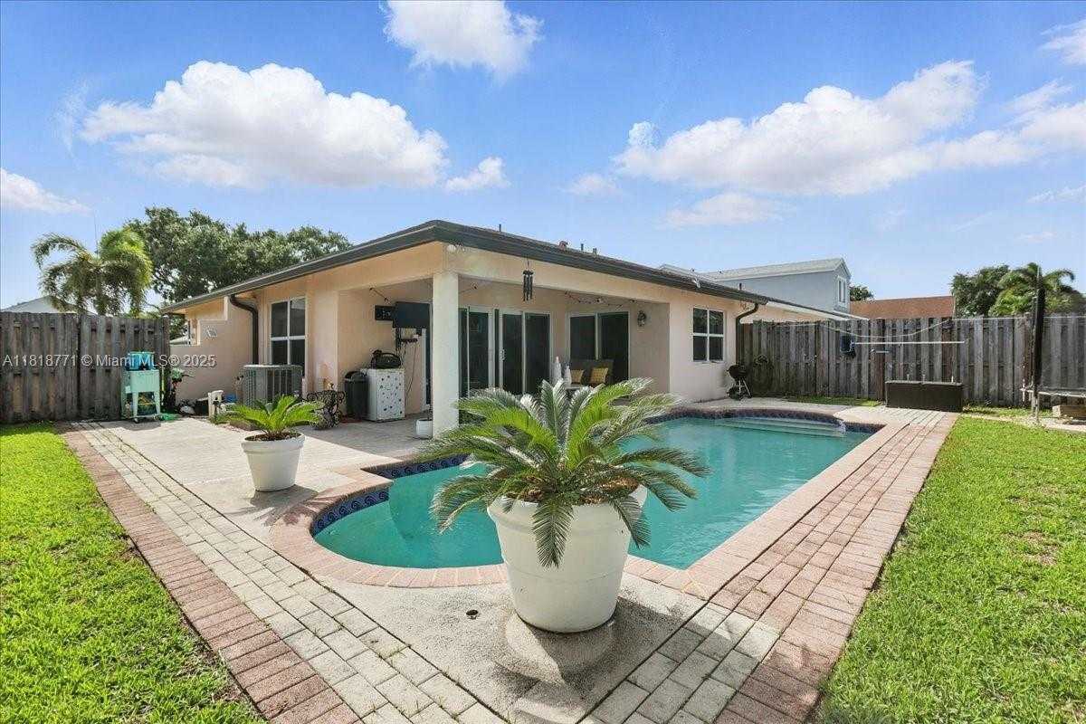 Small Image of 5874 SOUTH WEST 97TH TER, Cooper City Number 24