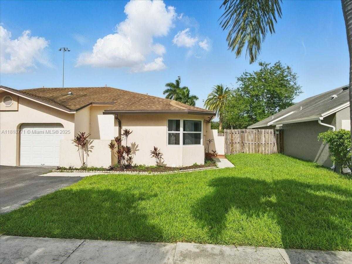 Small Image of 5874 SOUTH WEST 97TH TER, Cooper City Number 3