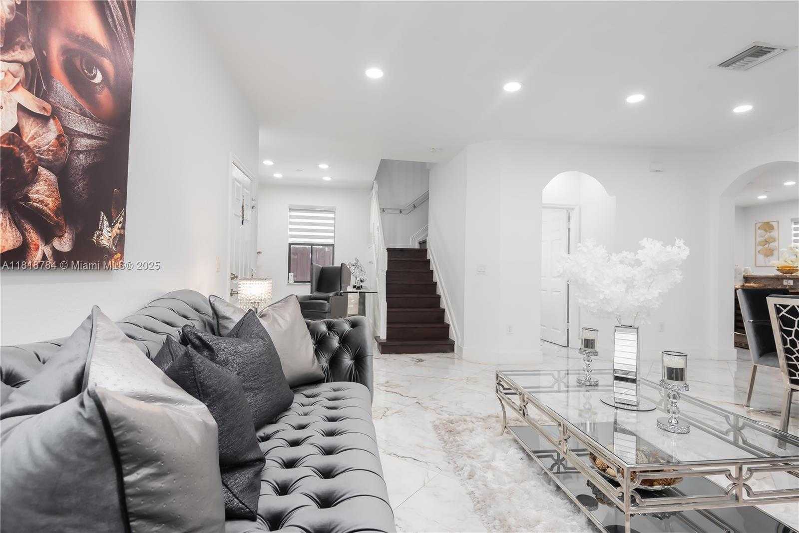 Small Image of 8885 NORTH WEST 100TH PL, Doral Number 11