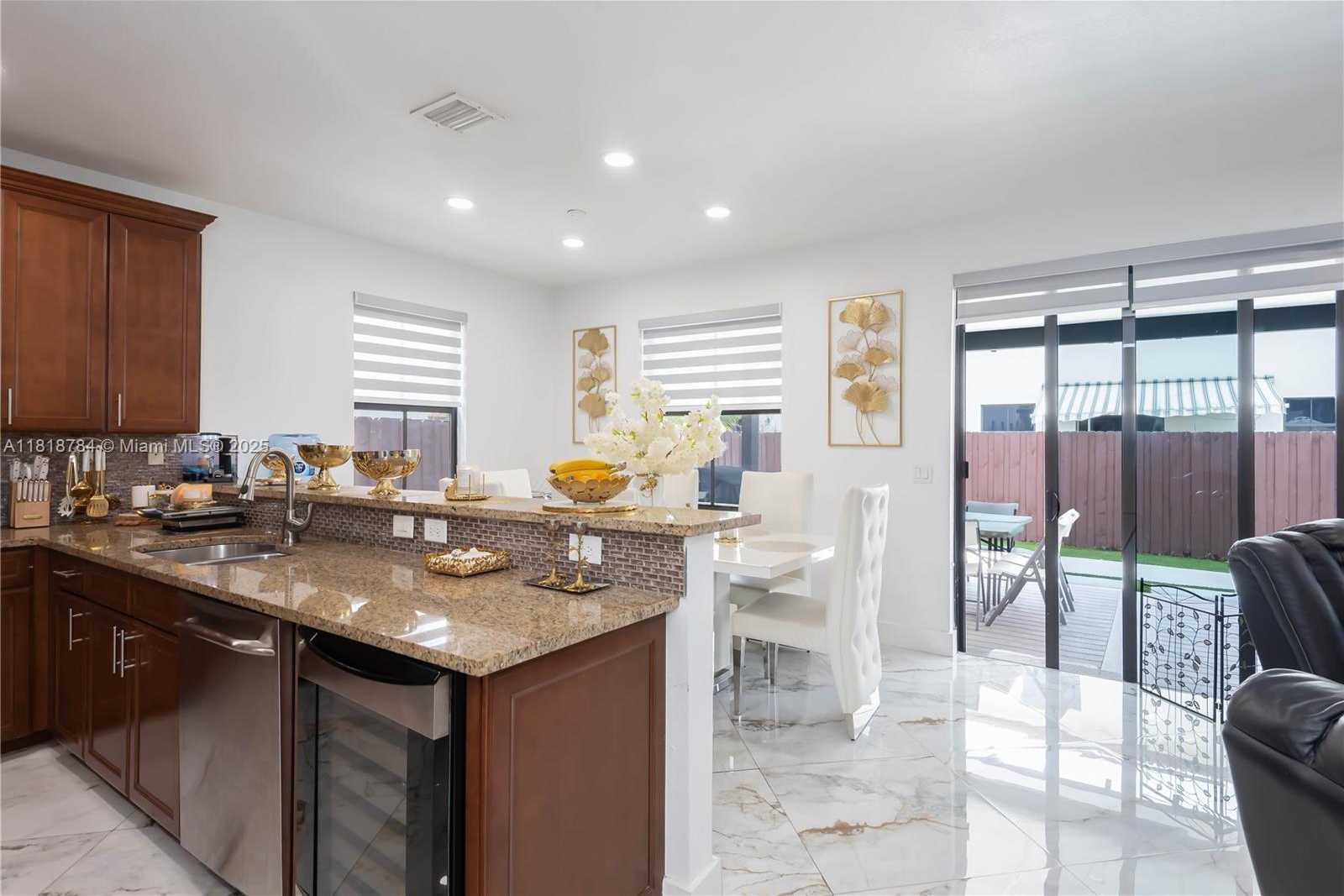 Small Image of 8885 NORTH WEST 100TH PL, Doral Number 14