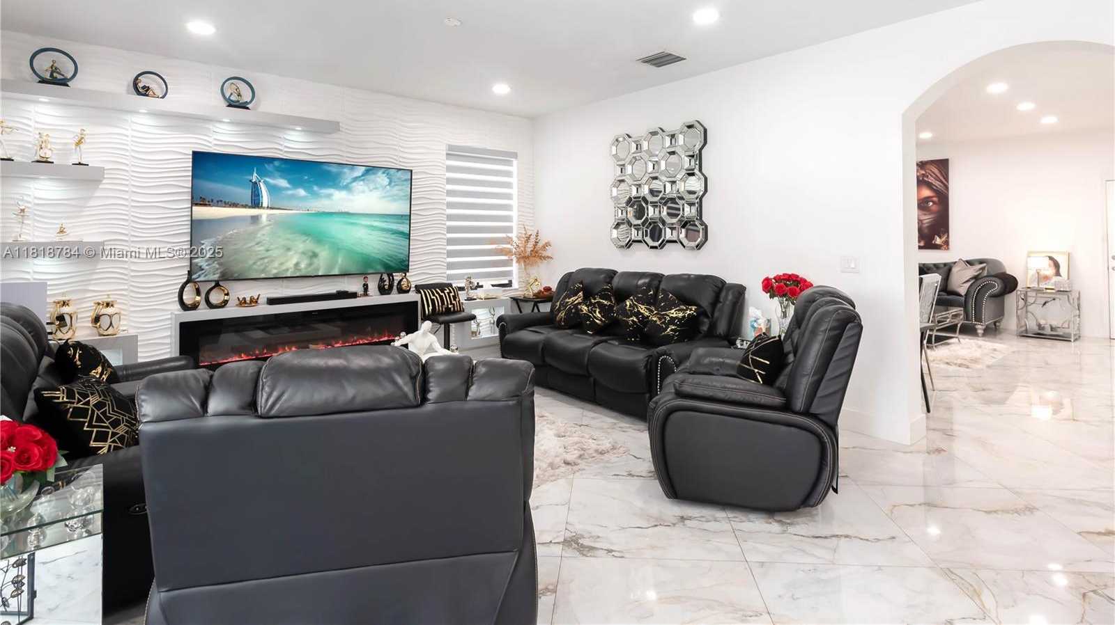 Small Image of 8885 NORTH WEST 100TH PL, Doral Number 16