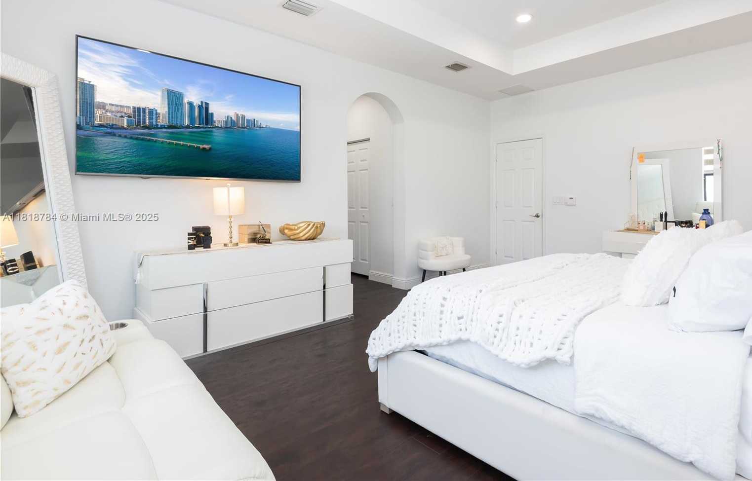 Small Image of 8885 NORTH WEST 100TH PL, Doral Number 20