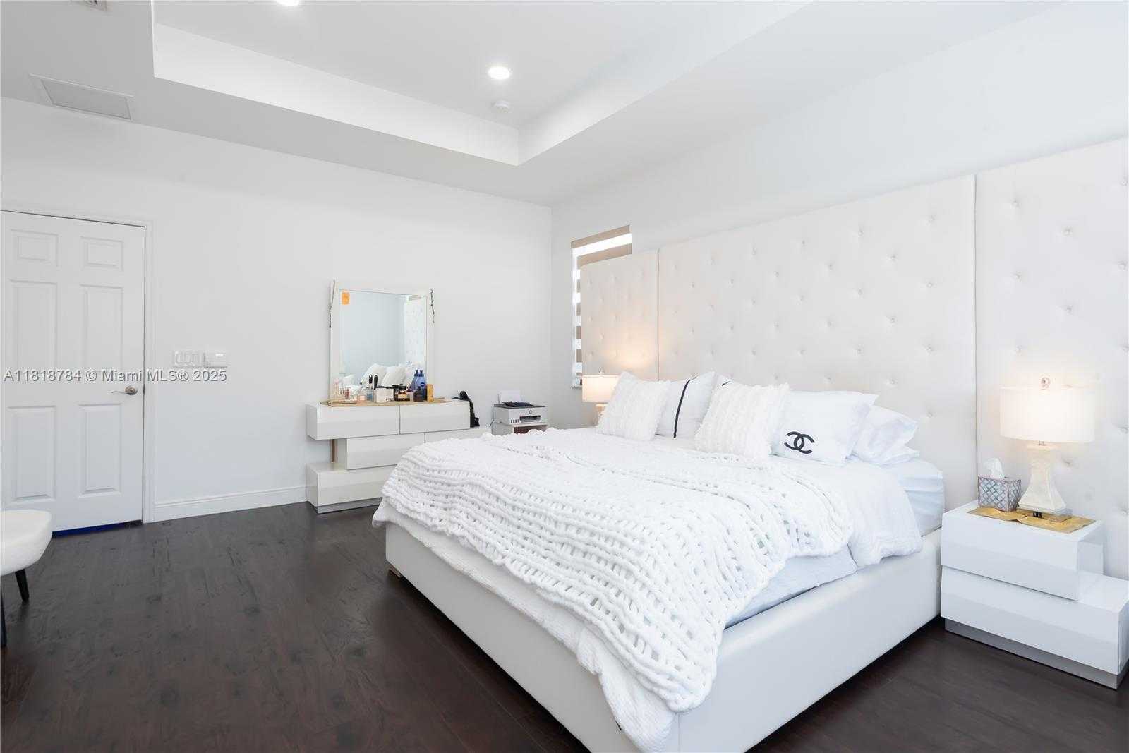 Small Image of 8885 NORTH WEST 100TH PL, Doral Number 22